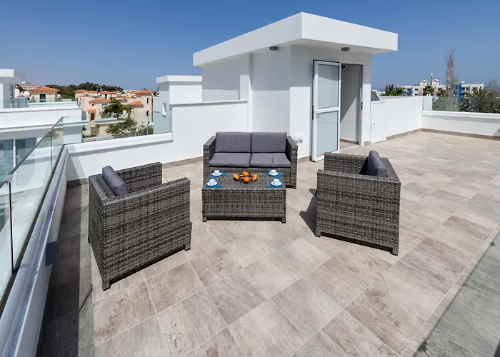 Bay #15 Vila Protaras